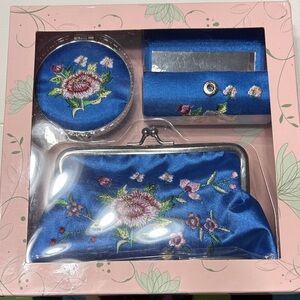 NWT Blue Floral Embroidered Gift Set